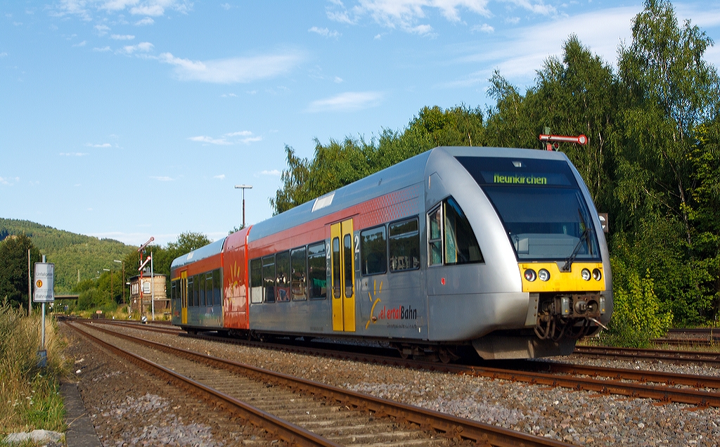 Zum Vergleich und nun noch in 1024 Pixel:

Ein Stadler GTW 2/6 der Hellertalbahn f�hrt am 16.08. 2013 von Herdorf weiter in Neunkirchen(Siegerland).