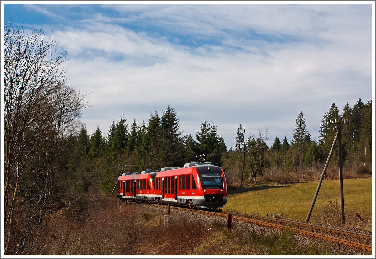 Zwei Alstom Coradia LINT 27 in Doppeltraktion (640 016 und 640 011 fahren am 20.03.2014 als RB 93 (Rothaarbahn) Siegen - Kreuztal - Erndtebrück - Bad Berleburg auf der KBS 443  Rothaarbahn  in Richtung Bad Berleburg, hier zwischen Altenteich und Erndtebrück.