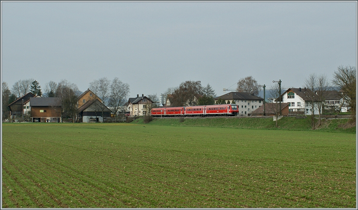 Zwei DB VT 611 als IRE von Basel Bad nach Ulm unterwegs warten in Wilchingen-Hallau auf den Gegenzug. 

8. April 2010