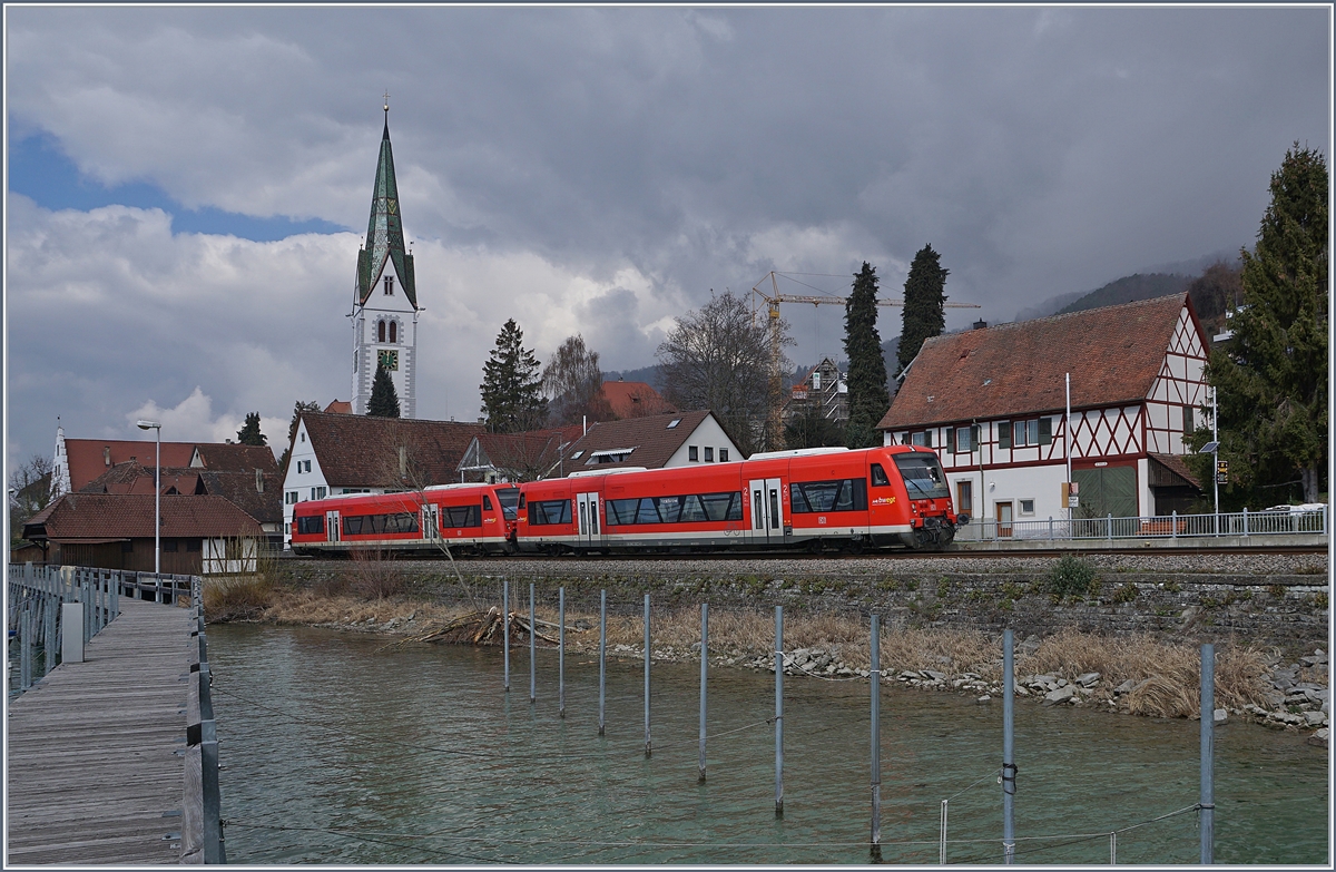 Zwei DB VT 650 als RB Radolfzell - Friedrichshafen bei Sipplingen.

19. März 2019