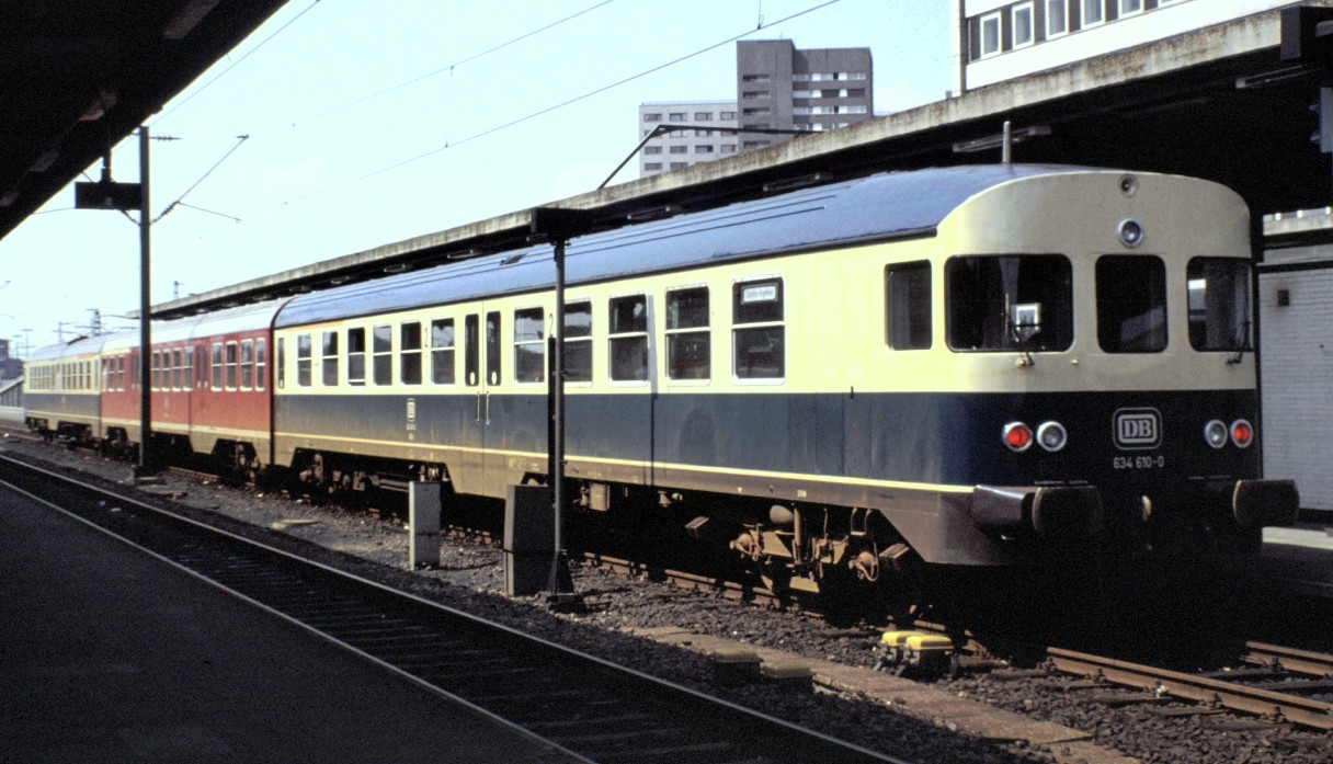 634 610-0 und am anderen Ende 634 618-3 in Braunschweig am 17.05.1981.