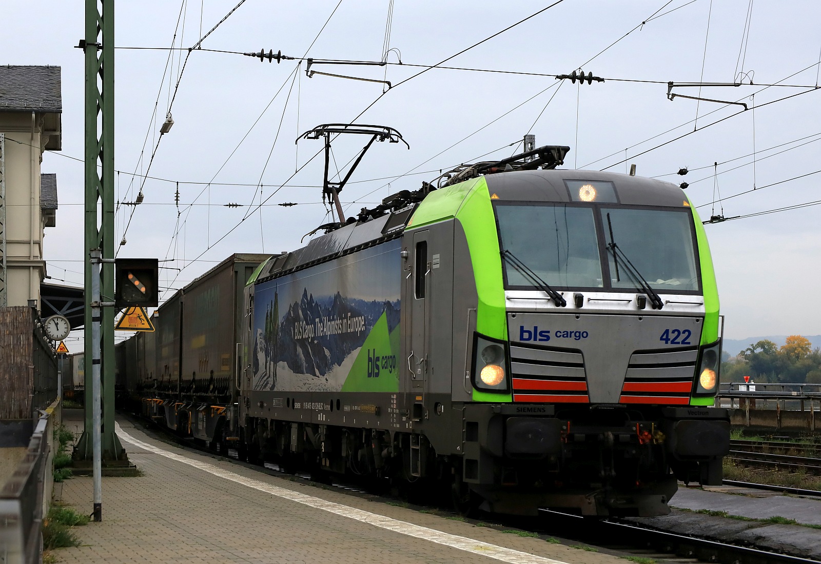BLSCargo 475 422.-2 Durchfahrt Rüdesheim 24.10.2023