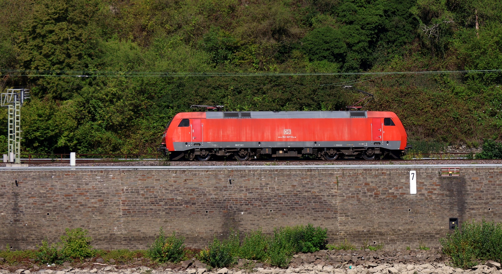 DB 152 027-9 auf dem Weg Richtung Oberwesel. Kestert 11.08.2025