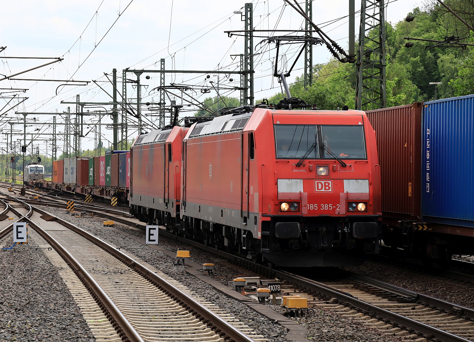 DB 185 385-2 + 185 373-8 solo unterwegs gen Hafen. HH-Harburg 04.05.2024