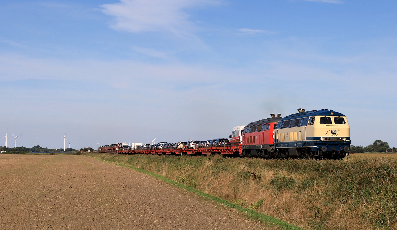 DB 218 315-0 + 379-6 mit SyltShuttle gen Niebüll. Bü Triangel 07.09.2025
