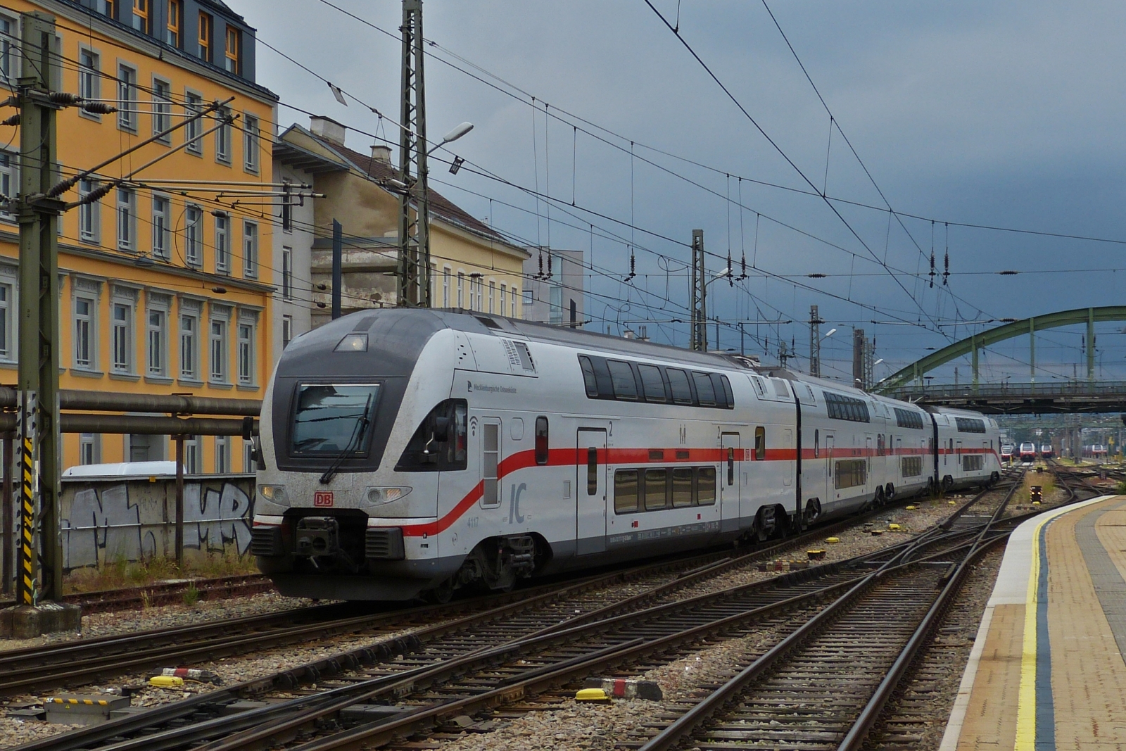 DB Triebzug 4010 117 CH- DB Mecklenburgische Ostseek�ste, f�hrt in den Bahnhof Wien Westbahnhof ein. 06.06.2023