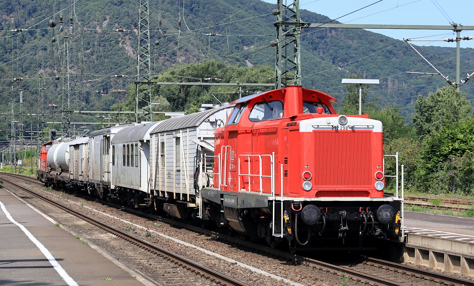 DBFWD 212 347 + 99 80 9395 013-2(Brauchwasser) + 9395 014-0(Brauchwasser) + 9395 015-7(Ger�tewagen) + 9395 018-1(Spritzwagen) + 9395 016-5(Wohn-Schlafwagen) + 9395 017-3(Wohn-Schlafwagen) D-CERT und DBFWD 212 298 . Bingen am Rhein 06.08.2024 Var.2