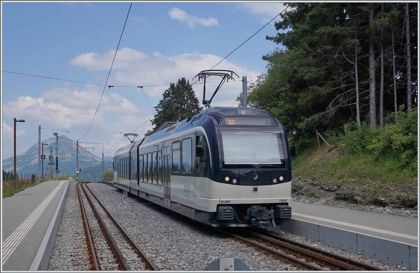 Der CEV MVR GTW ABeh 2/6 7508 (SURF) ist auf der Gipfelstation Les Pl�iades angekommen und wird in K�rze nach Vevey zur�ck fahren.

21. Juli 2022