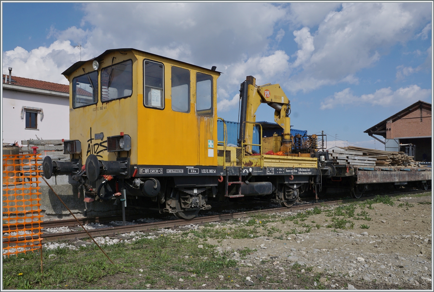 Der IT RFI 150 138-2 steht in Brescello-Viadana der Strecke Parma - Suzzara. Hier in Brescello und Umgebung wurden die bekannten  Don Camillo -Filme gedreht. Grund des Einsatzes des TI RFI 150 138-2 Arbeiten f�r die Elektrifzierung der Strecke! 

15. M�rz 2023