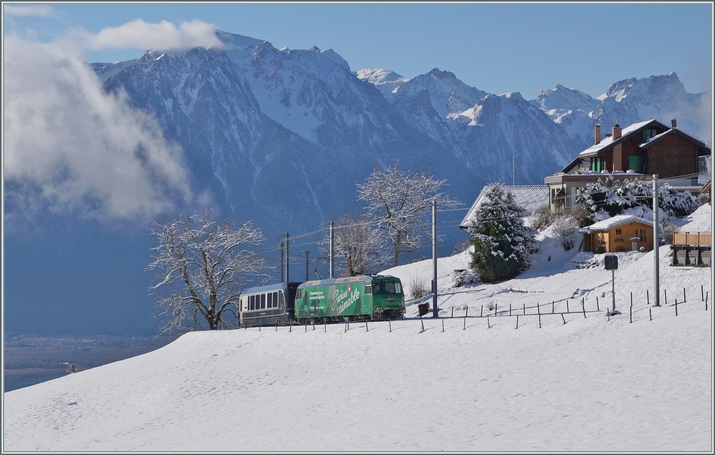 Die MOB Ge 4/4 8004  Trainable  ist mit ihrem GoldenPass Expess GPX 4064 von Interlaken Ost nach Montreux kurz nach Les Avants unterwegs und hat ihr Ziel schon fast erreicht. 

3. Jan. 2025