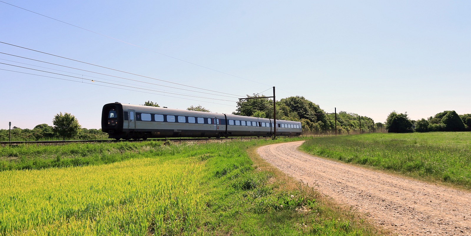 DSB MFA/FF/MFB 50/54/5287 als IR von Padborg nach Fredericia aufgenommen in Fårhus. 20.05.2024