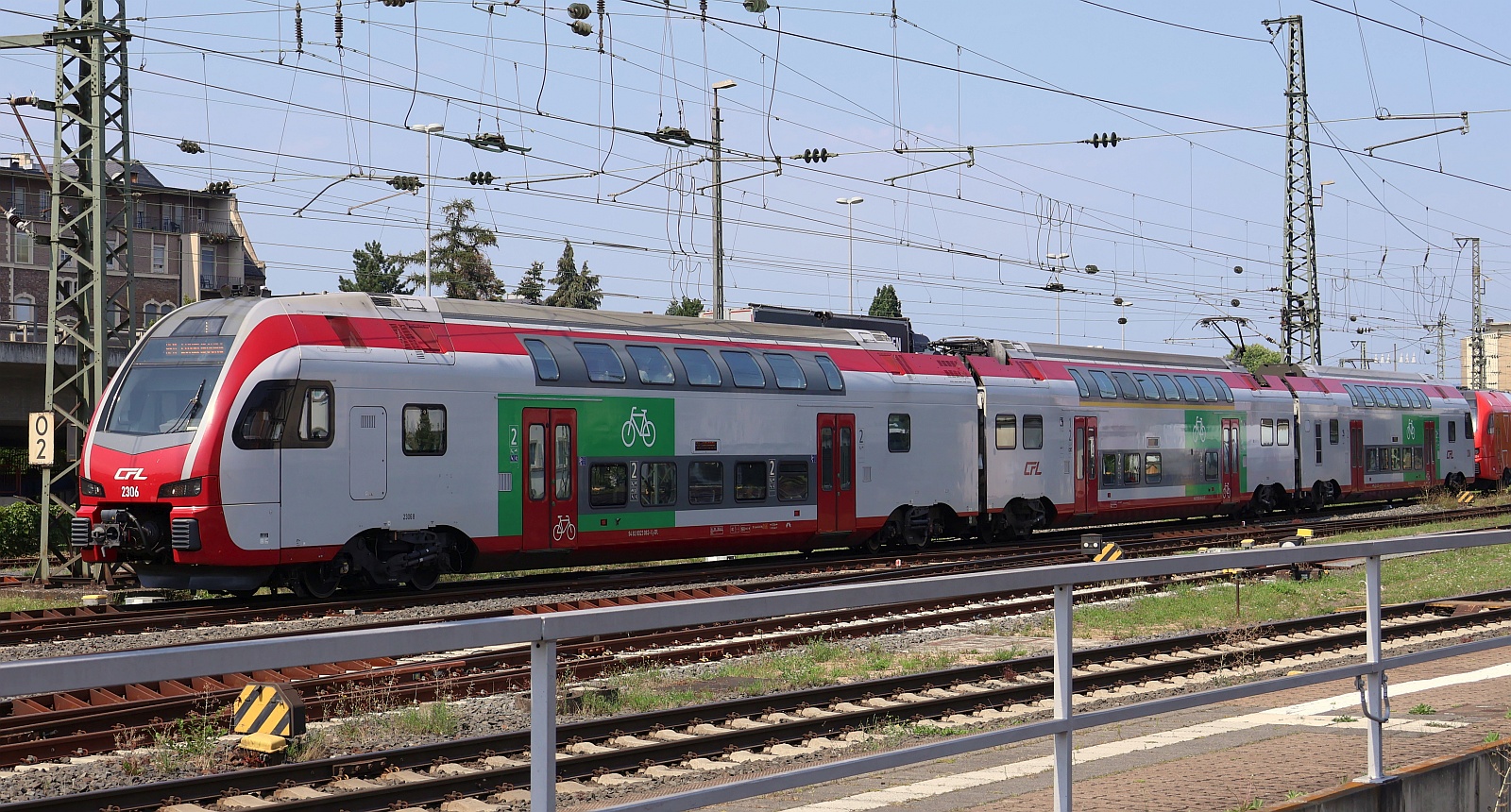 Einfahrt für CFL 2306 und einen ubekannten SÜWEX. Koblenz Hbf 12.08.2025