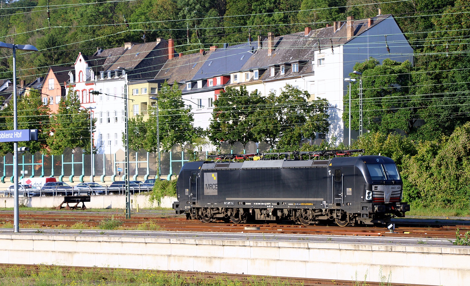 Einsam stand der schwarze Vectron 193 620-2 am Stellwerk Koblenz Hbf abgestellt. 11.09.2023