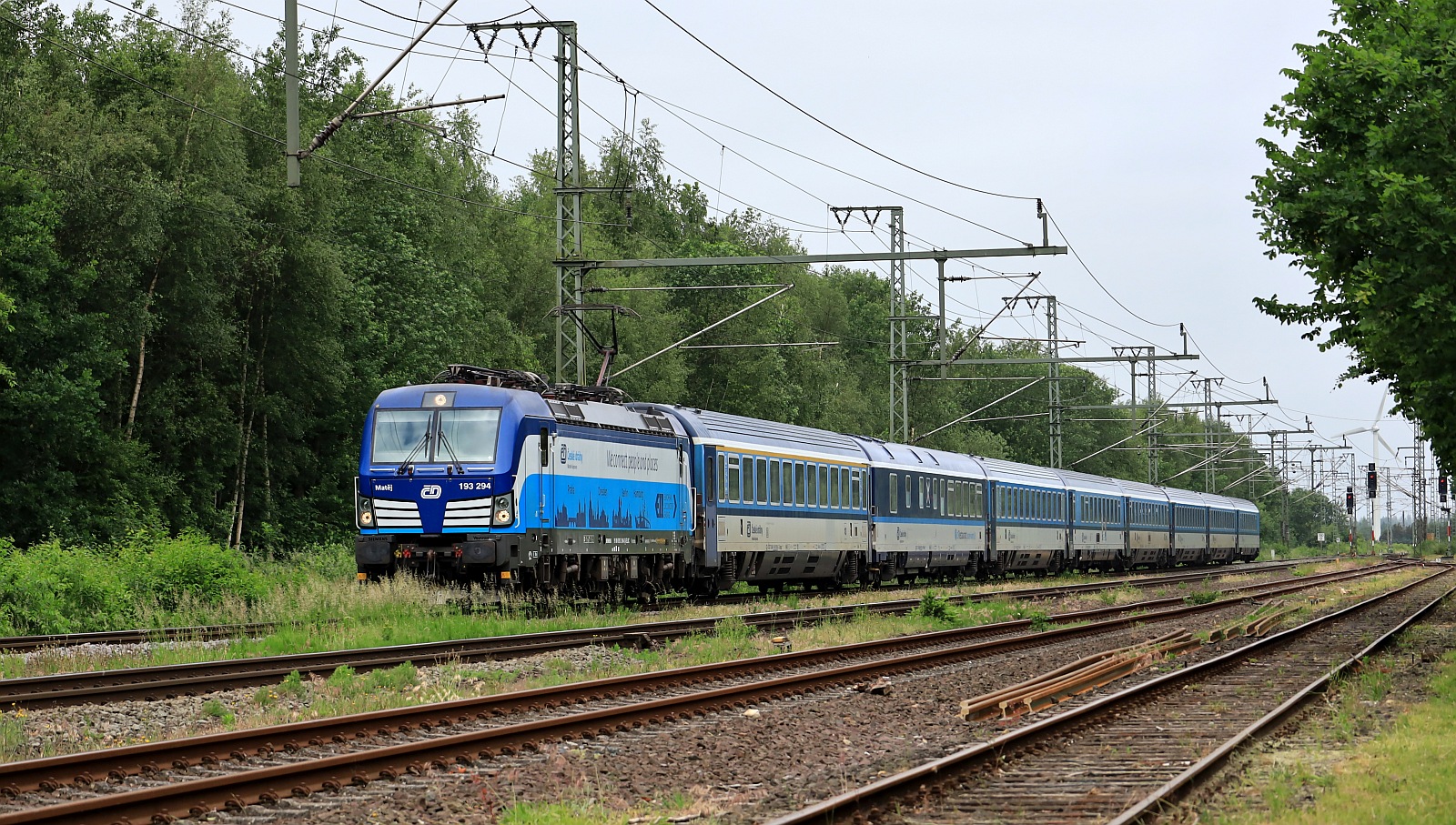 ELOC/ELL/CD 193 294-6  Matej  mit EC 175 nach Prag. Jübek 02.06.2024