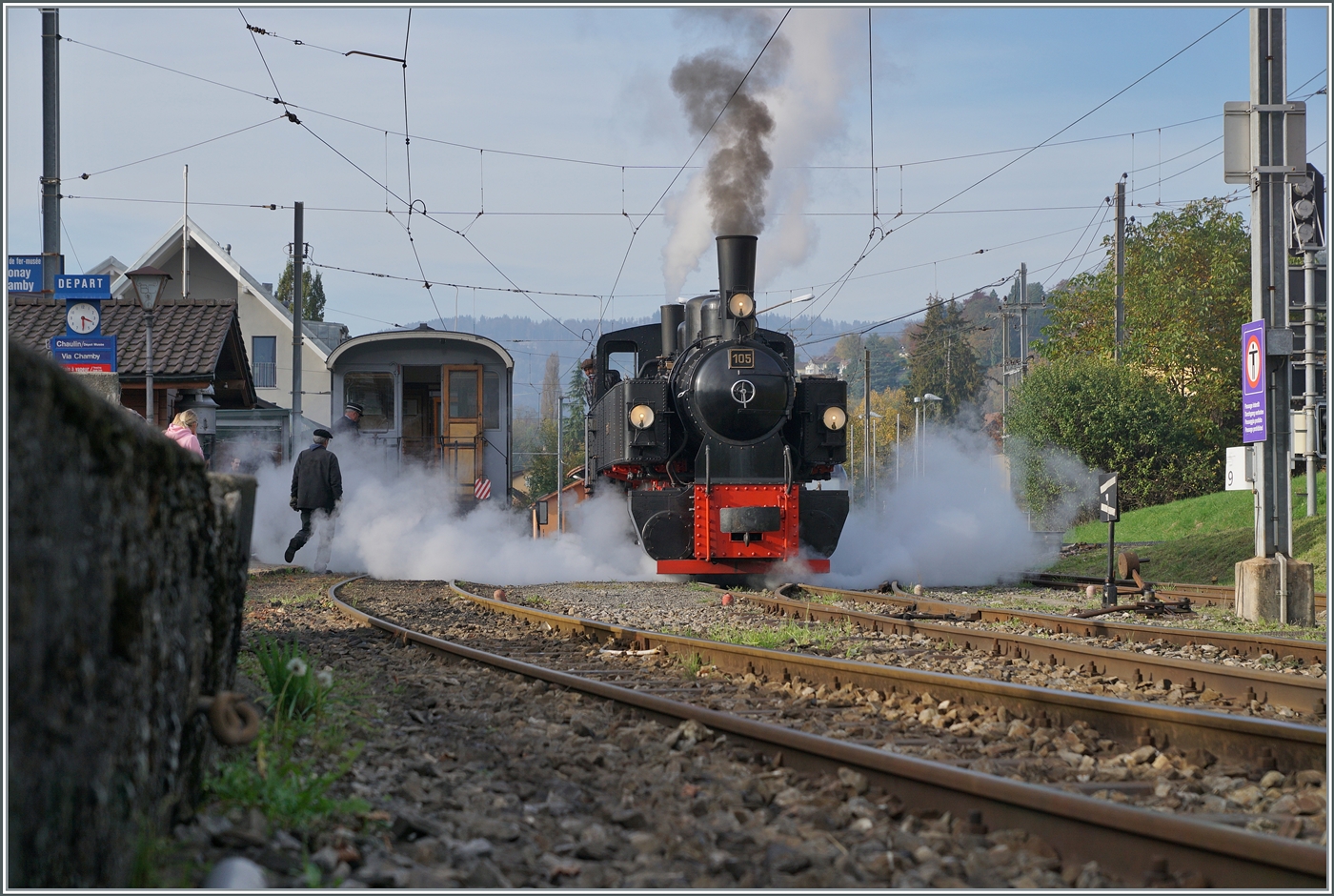 La DER de la Saison / Das Saison Ende der Blonay Chamby Bahn 2024 - Seit einigen Jahren zeigt die Blonay Chamby Bahn zum Saison Ende mit einem verdichteten Fahrplan ihrer herrlichen Fahrzeuge im Einsatz. 

Zum Saison Abschluss nochmals Dampf vom Feinsten: die SEG G 2x 2/2 der Blonay-Chamby Bahn rangiert in Blonay.

27. Okt. 2024