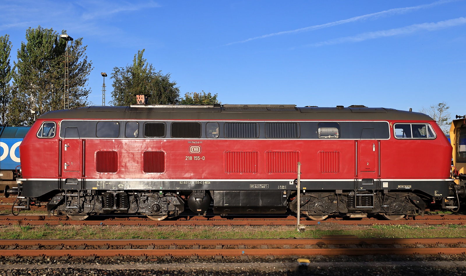 NeSa 218 155-0 REV/HB X/29.03.18, Verl. bis 27.02.2026 in der Morgensonne in Niebüll. 07.09.2025