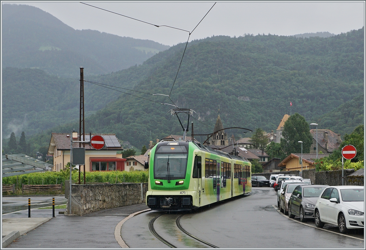 Nun sind (zumindest bei der ASD) die TPC ASD ABe 4/4 im Planeinsatz: in den Strassen von Aigle erreicht der ASD ABe 4/8 471 als R71 431 von Les Diablerets kommend den Halt Aigle Place du Marché.

21. Juli 2024