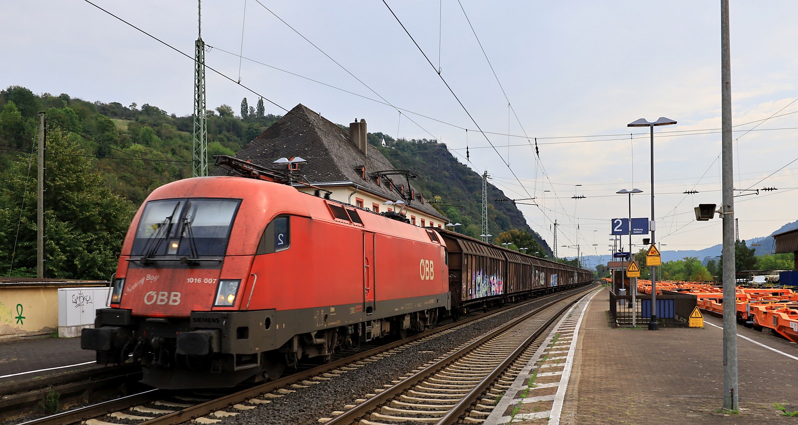 ÖBB 1016 007  Sunny Boy  mit dem  RED Bull Express  Rheinbrohl 12.09.2023