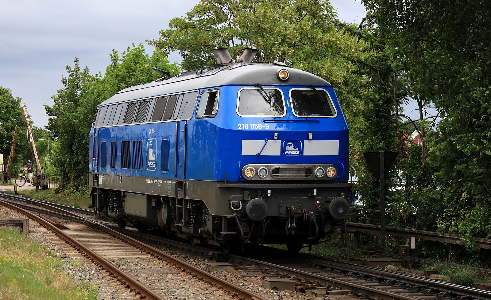 PRESS 218 412-5 oder intern 218 058-9 REV/LS X/30.05.22 auf Rangierfahrt zur Autoverladung wo sie abgestellt wurde. Niebüll 15.07.2025