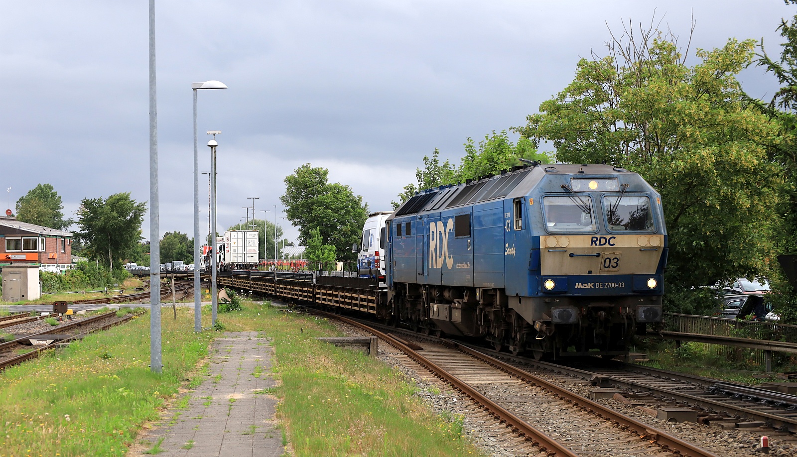 RAG/RDC 251 003-0 Einfahrt Niebüll mit einem AZS von Westerland kommend. 15.07.2025