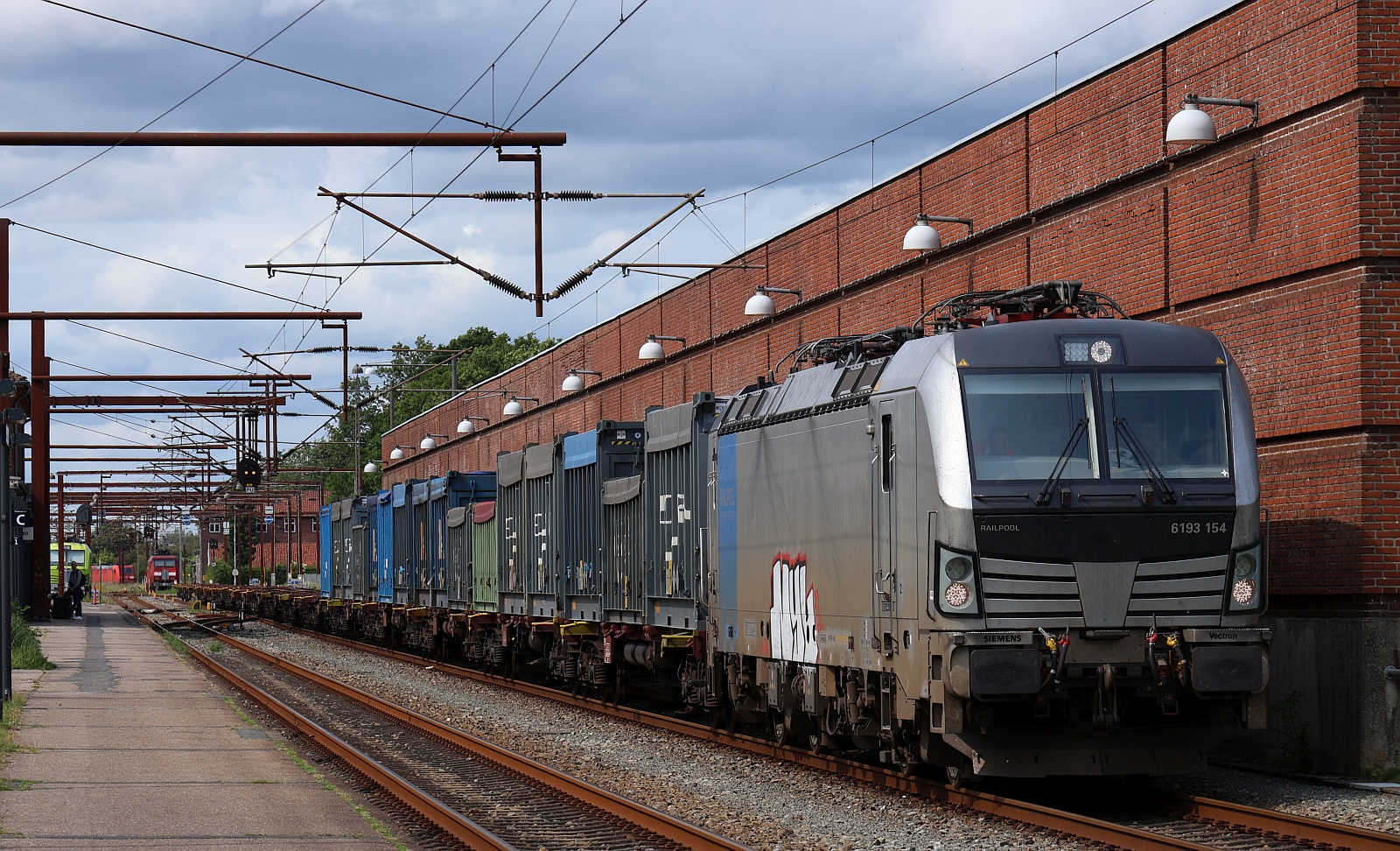 RP/TXL 6193 154 kam zwischdurch mit dem  italienischen Müllzug  in dem Bhf Pattburg gerollt. 09.06.2025