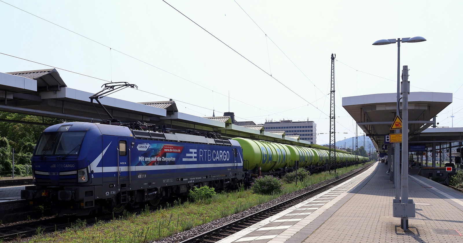 RTB Cargo 193 729-9 REV/ETL/13.06.25 mit gut gepflegtem GATX Kesselzug. Koblenz Hbf 12.08.2025