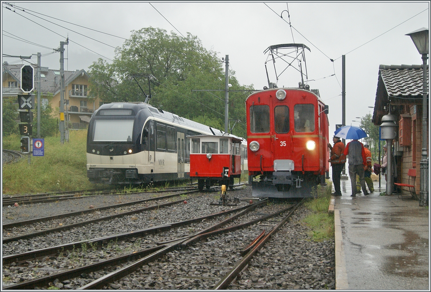 Winzig klein zeigt sich die RB Draisine der RB Dm 2/2 N° 3  Biniou  der Blonay-Chamby Bahn im Vergleich zwischen dem CEV MVR ABeh 2/6 N° 7503  Blonay-Chamby  und dem RhB ABe 4/4 N° 35 der Blonay-Chamby Bahn in Blonay. 
Somit dürfte die 3,71 Meter lange Dm 2/2 der kürzeste Reisezug sein, nutzte die B-C die Draisine doch vor einigen Jahren auf dem Abschnitt Chamby - Chaulin im Museumsreisezug Verkehr. 

18. August 2024