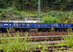 Vierachsiger offener Drehgestell-G�terwagen (Niederbordwagen), 37 80 5840 081-3, der Gattung Eamos, der VTG AG, Schweiz, abgestellt am 17.09.2022 im Zugverband in Betzdorf/Sieg.