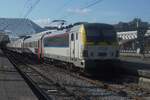 NMBS/SNCB 1826 schiebt ein IC aus Eupen nach Leuven, Bruxelles-Midi und Oostende in L�ttich ein am Abend von 21 Mai 2026.