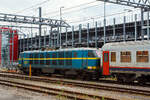 Die sechsachsige Co'Co' NMBS/SNCB 2005 steht am 14 Juni 2013 mit 2 belgischen Reisezugwagen beim Bahnhof Luxemburg Stadt (Gare de Luxembourg).