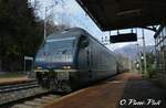 Français  Re 465 013 [Stockhorn]  Ici à Preglia  Le 26 Mars 2014    Allemand  Re 465 013 [Stockhorn]  Hier in Preglia  26.