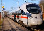 DSB/DB ICE 605 020/120/220/520  Rendsburg  Tz 5520 auf dem Weg nach Berlin hier beim Halt in Schleswig.