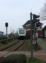 Arriva AR 2046(95 86 001 2046-2A und 002 2046-2B) wird hier aus dem Bhf Nieb�ll in den neg Teil in Nieb�ll rangiert.