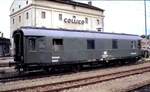 Heizwagen 51 80 99-43 581-1 in gr�n, ausgemustert am 30.03.1982 des BW M�nchen steht in M�nchen BW am 27.06.1982. Das Foto entstand im Rahmen einer F�hrung durch den 2.BW Chef, der gleichzeitig auch der Vorstand des BEM N�rdlingen war.