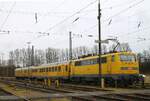 111 059 mit Netz Instandhaltungs Fahwegeme�zug, aufgenommen im ehemaligen Bw Flensburg 30.03.2022