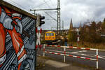 Das Gleisarbeitsfahrzeug „Hummel“ 746 014 (99 80 9110 014-4 D-DBMP), ein neues Plasser & Theurer GAF (auf MISS-Plattform) der DB InfraGO Netz Instandhaltung, ex DB Netz AG, fährt am