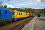In einer ungew�hnlichen Komposition (im Sandwich zweier SIEMENS Vectron Dual Mode der PRESS) f�hrt ein Schienenpr�fzug (SPZ 3), auf Pr�ffahrt (der Messwagen ist auf die Schiene absenkt) am 30.04.2023