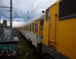 Nun schiebt die 111 059-2 (91 80 6111 059-2 D-DBMP) der DB InfraGO AG, ex DB Netz AG / DB Netz Instandhaltung – Fahrwegmessung am 21 Oktober 2025, den Messzug der DB Systemtechnik GmbH