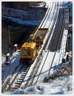 Ein mir unbekanter GAF fährt am 13.03.2013 auf der Siegstrecke (KBS 460) in Richtung Köln, hier in Scheuerfeld auf der Siegbrücke kurz vor dem 32 m langen Mühlburg-Tunnel (wird