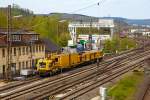   Kreuztal den 02.05.2015, Blick von der Langenauer Br�cke:    Der LINSINGER Schienenfr�szug SF 03 FFS, Schweres Nebenfahrzeug Nr.