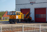 Aufgebockt ohne Achsen steht das Mehrzweckarbeitsfahrzeug Rolba Railway RR 2/200 (Baureihe MBW-A-02) der Florianer Bahn Forschungs- und Errichtungsgesellschaft m.b.H.