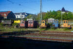 Ein Bild aus dem Zug am 23 April 2026 in Bad Nauheim auf die Deutsche Draisinen Sammlung der Eisenbahnfreunde Wetterau e.V., hier von links nach rechts: ex DR SKL 24, ex DR LPR 86 (KL 3121), ex DR SKL 24, sowie 2 unbekannte ex DB Klv 61 (Kleinstturmtriebwagen).