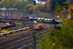 Eine Plasser & Theurer Stopfmaschinen Unimat (genaue Typ unbekannt) der Spitzke SE (Großbeeren) stopft am 09 November 2025 im Rbf Betzdorf/Sieg ein erneuerte Gleis.