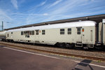   Der Spirtzwagen 99 80 D-BAYER 9395 005-8  (ein umgebauter ex Bahnpostwagen  Post4mg-b/26,1) vom Unkrautspritzzug der Bayer CropScience Deutschland GmbH am 10.06.2016 beim Halt im Bahnhof Betzdorf