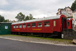 Der heutige Küchen- und Imbisswagen vom Zughotel Wolkenstein (Erzgebirge), ex DR Dienst – Kulturwagen 60 50 99-24 551-2, ex DR 57 50 28-25 608-0 Bghw, hier am 26 August 2013.

Gebaut 1968 im RAW Halberstadt als Rekowagen und bei der Deutschen Reichsbahn unter der Nummer 57 50 28-25 608-0 in Dienst gestellt, später zum Dienstwagen umgebaut.