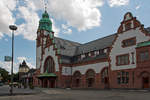   Das Empfangsgeb�ude vom Bahnhof Bad Homburg von der Stra�enseite am 11.08.2014.