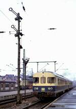634 653 fährt aus Lehrte aus am 05.12.1982.
