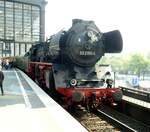 03 2155-4 im Bahnhof Zoologischer Garten in Berlin Zoologischer Garten am 14.05.2017.