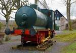 Eine Jung Dampfspeicherlokomotive (feuerlose Lokomotive) als Denkmallok am 23.03.2014 beim Museum Villa Gr�n in Dillenburg.