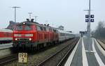 DB 1218 362-2(REV/HB X/15.01.08, Verl/ANB/15.01.16) und 1218 314-3(REV/HB X/21.08.09, Verl/ANB/23.07.16) stehen hier mit dem IC 2311  Nordfriesland  nach Stuttgart Hbf abfahrbereit im Bhf Nieb�ll.